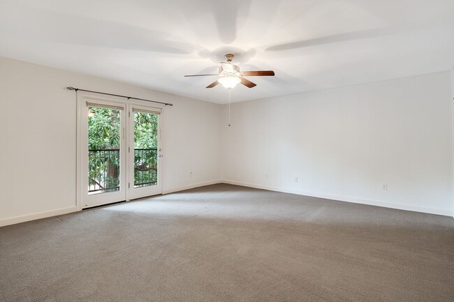 Building Photo - Fall Special - 1/2 off first month's rent!