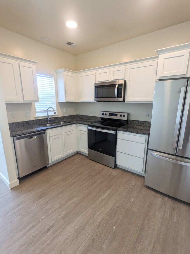 Building Photo - Move In This June! 2 Weeks Rent Free – 3 B...