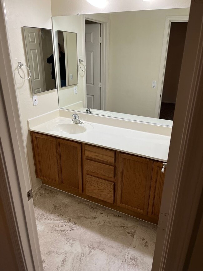 Building Photo - Beautiful Single-family unit with 4 bedrooms