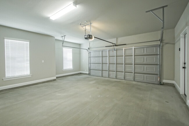 Building Photo - 10921 Maitland Ave