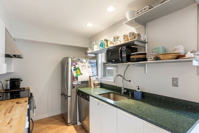 Building Photo - 63 Bolton St