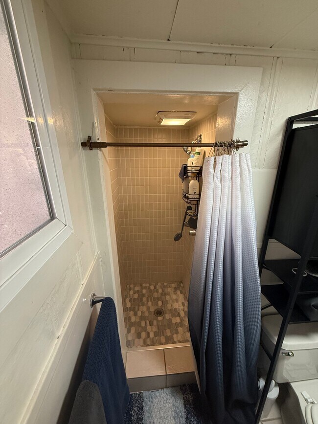 Building Photo - 1067 S 400 E