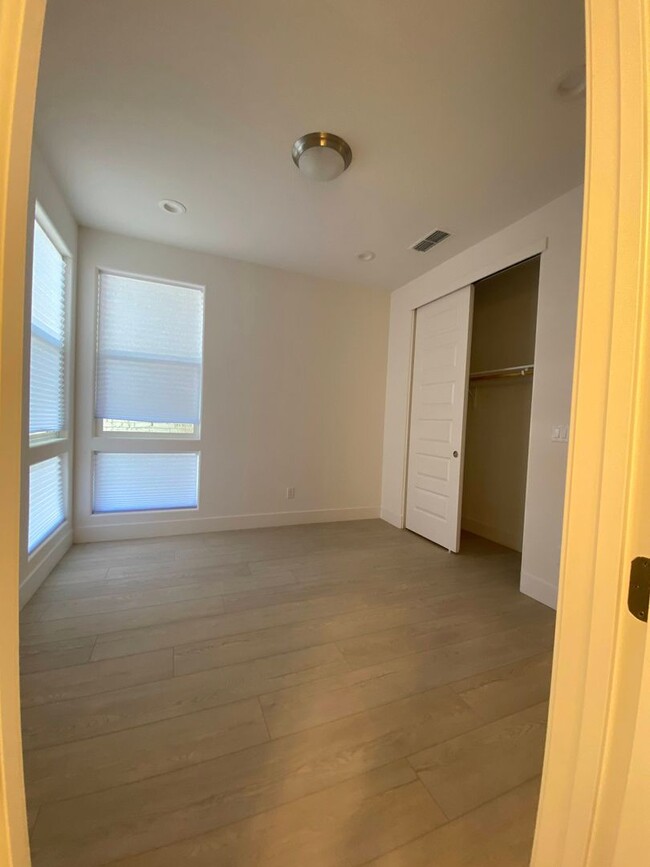 Building Photo - Stunning Like-New Home for Rent in Ellis C...