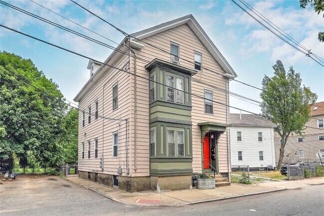 Building Photo - 289 Grove St