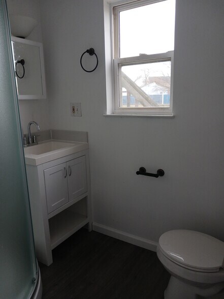 Bathroom - 32 Bay Ave