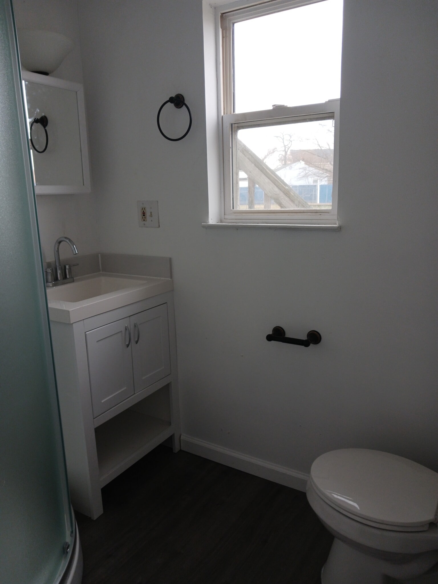 Bathroom - 32 Bay Ave