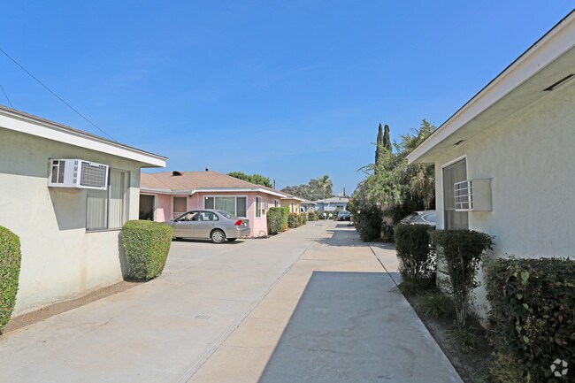Building Photo - The Dakotas