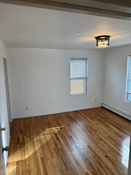 Building Photo - 1027 Wilcox Ave