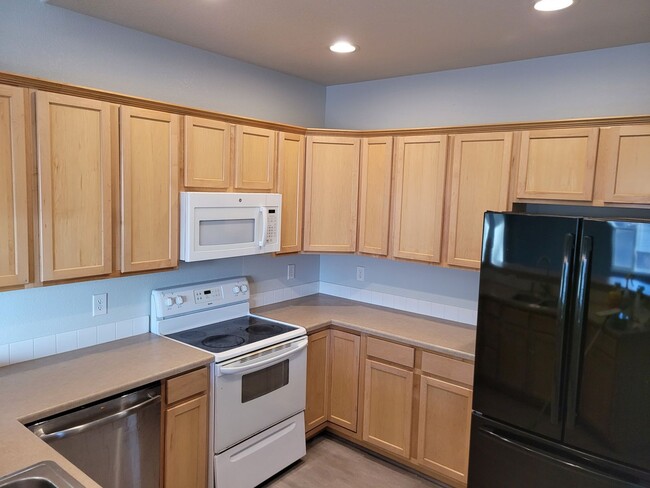 Building Photo - Spacious 2 bed 2 bath condo in S/E Fort Co...