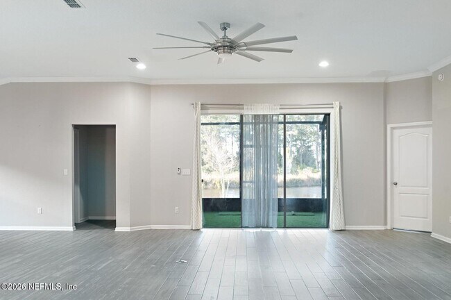 Building Photo - 353 Ponderosa Dr