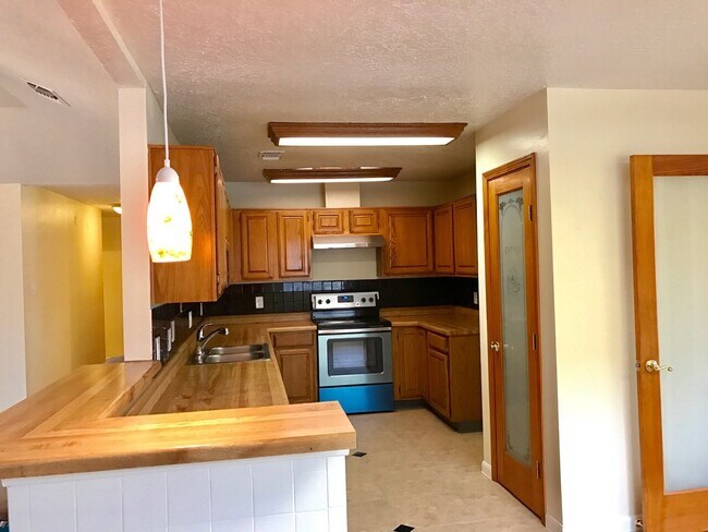 Building Photo - 2118 Endicott Ln