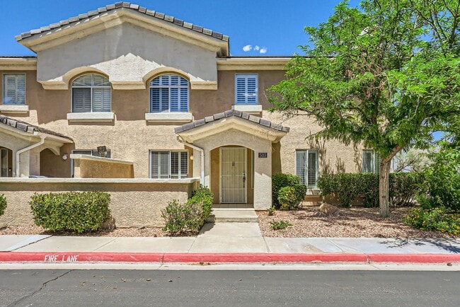 Primary Photo - Beautiful and Nicely Remodeled Henderson T...