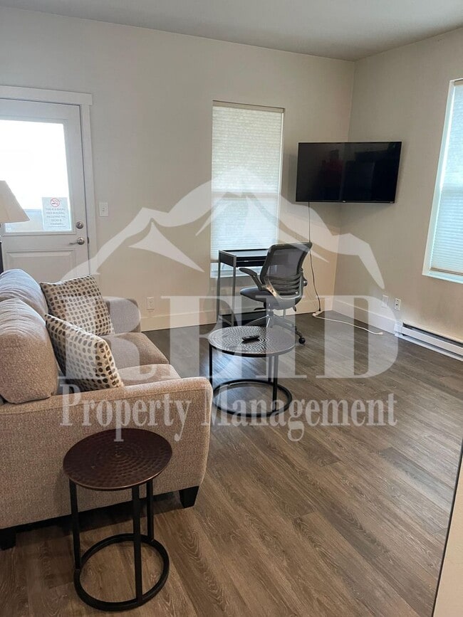 Building Photo - FURNISHED 1 BEDROOM 1 BATH APARTMENT  - BREMERTON