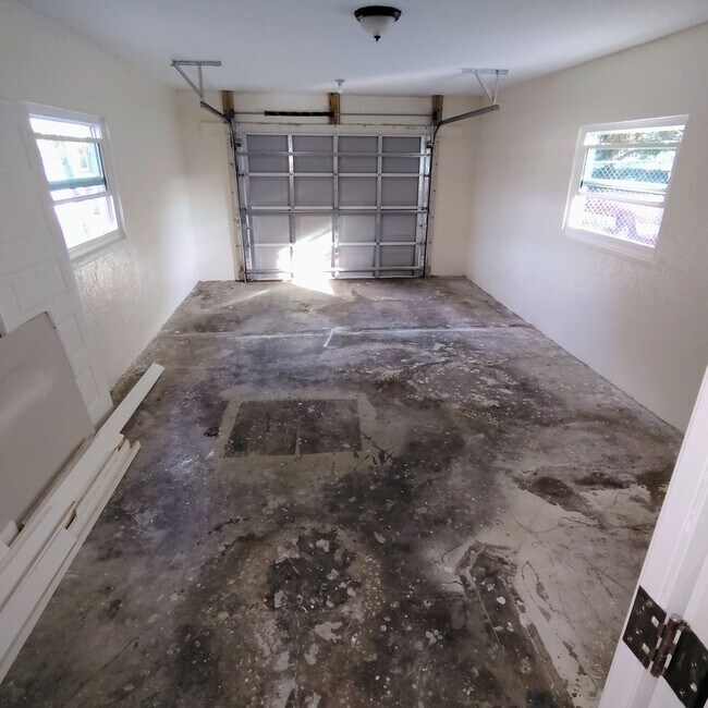 Building Photo - 2230 Grove St S