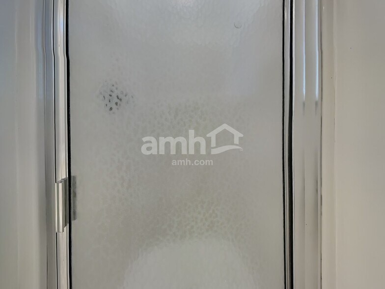 Building Photo - 344 Bristol Way