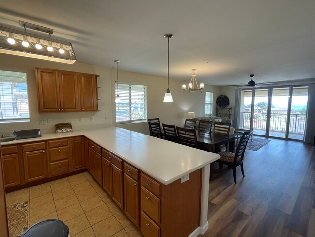 Building Photo - Top Floor Opukea Three Bedroom/Two Bathroom