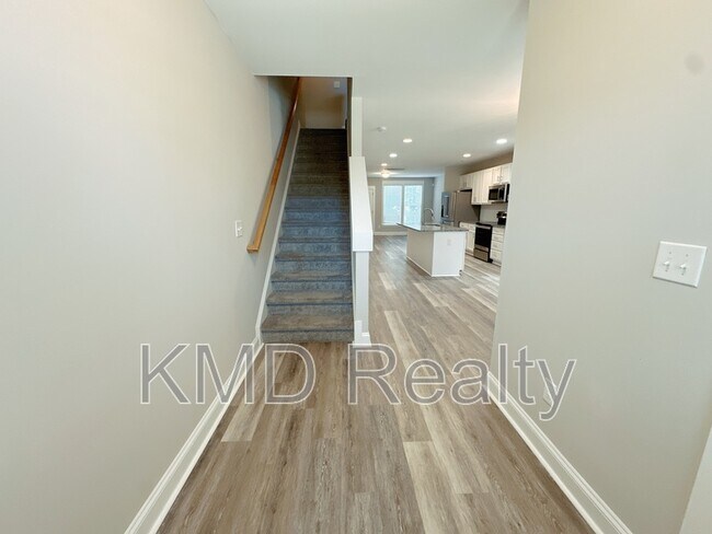 Building Photo - 807 McArthur Ave