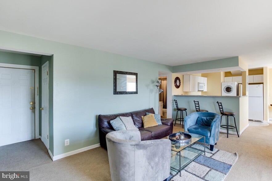 Building Photo - 2500 Markham Ln