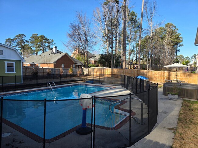 Building Photo - 1318 Maple Leaf Ct