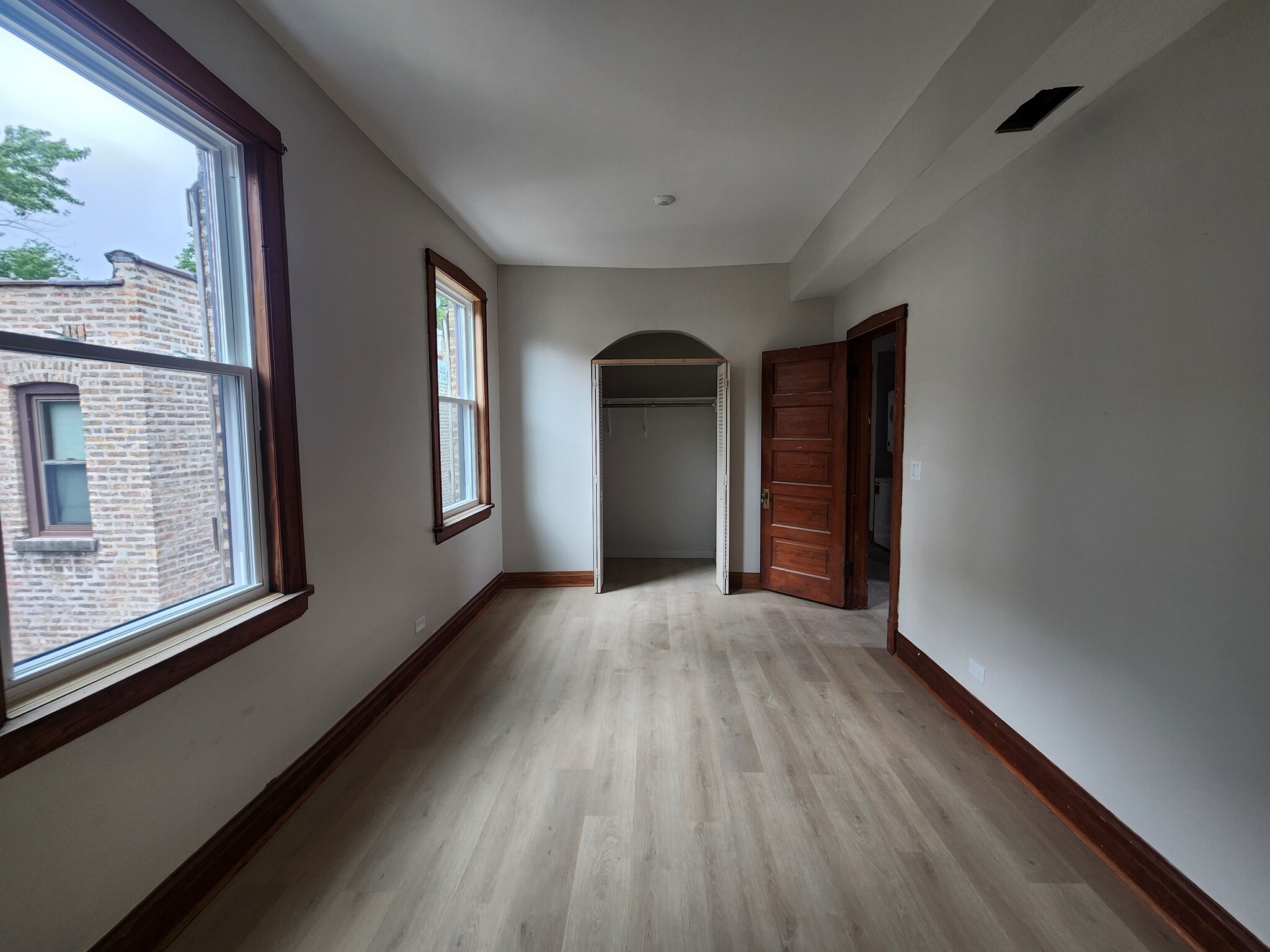 Building Photo - 5453 W Giddings St