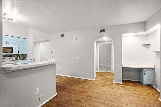 Building Photo - 1008 Belmont Ln