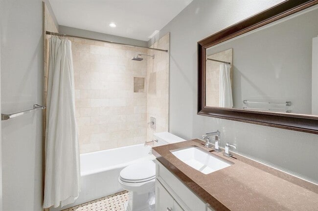 Building Photo - 3601 Peregrine Falcon Dr