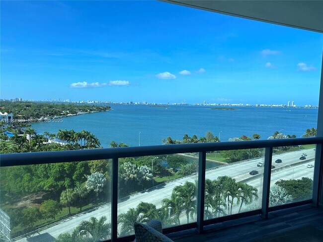 Building Photo - 601 NE 36th St