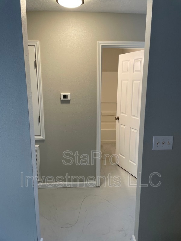 Building Photo - 106 Village Pl