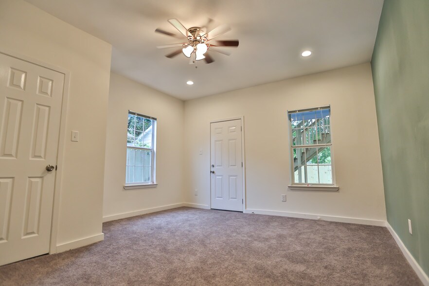 Master Bedroom - 3203 Elgin St