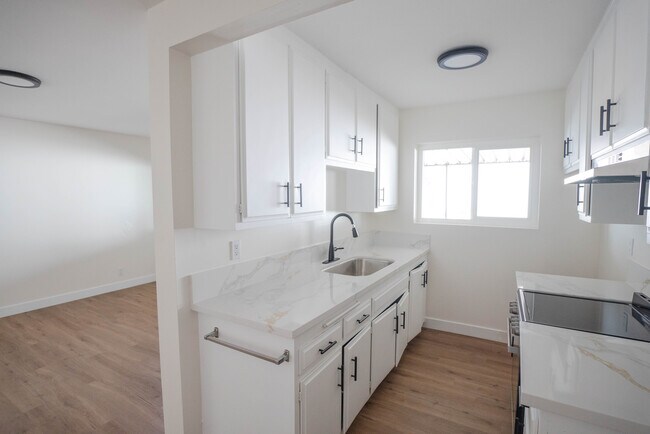Building Photo - 825 W 167th St