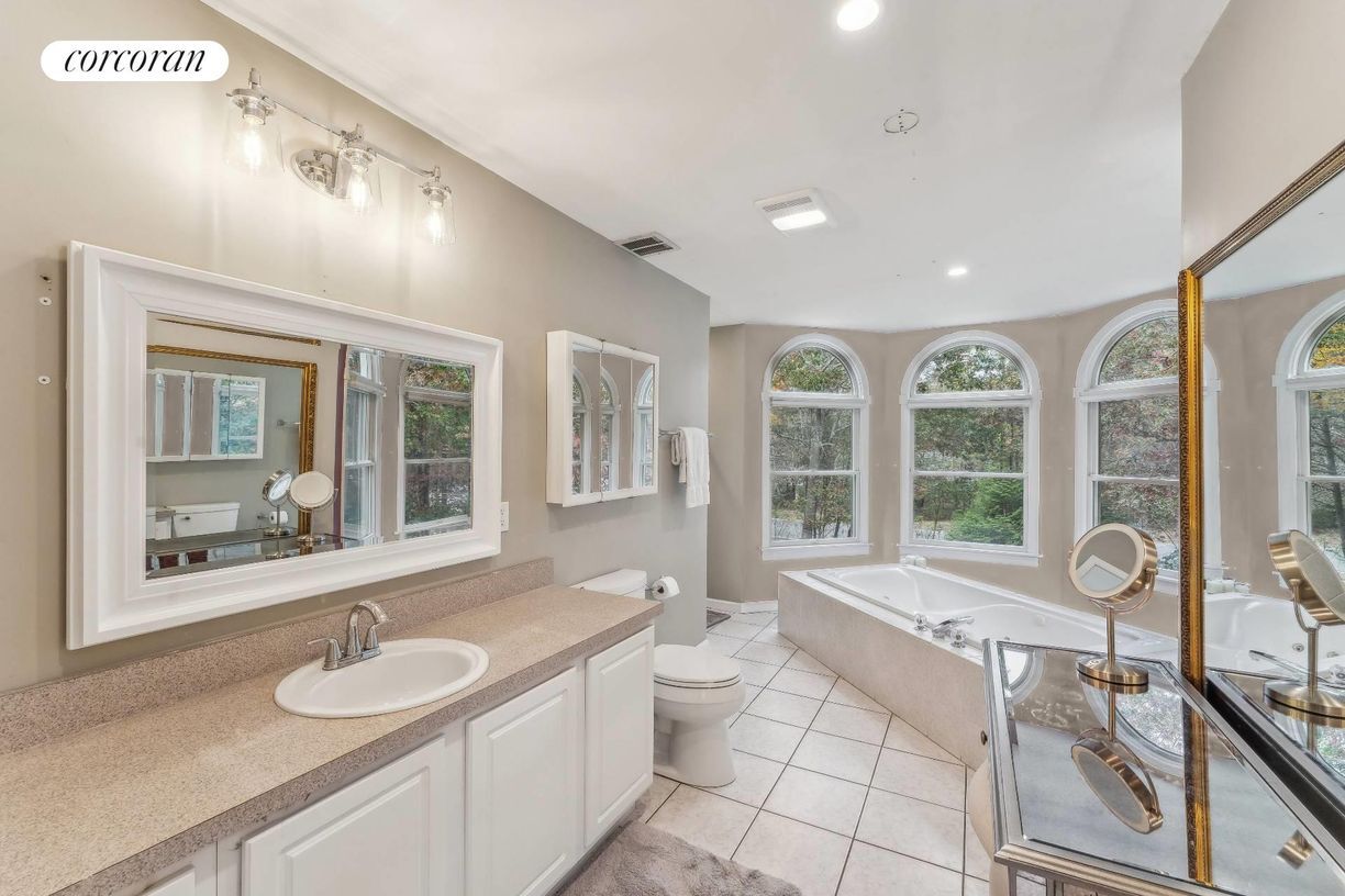 Building Photo - 1 Candace Dr