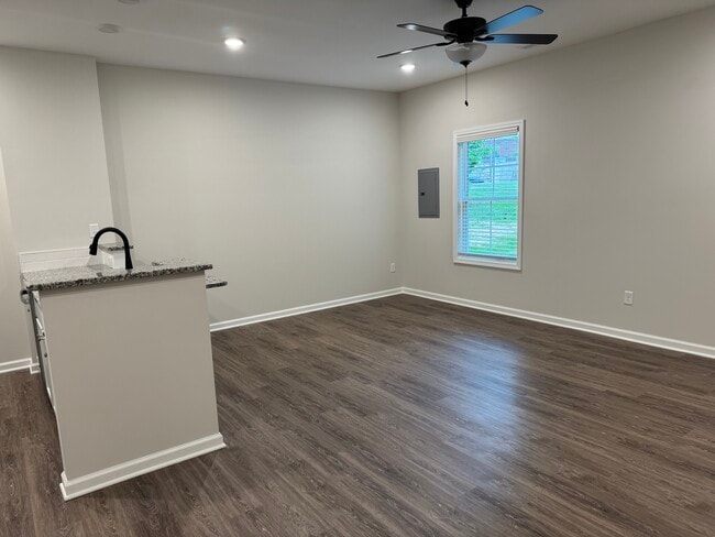 Building Photo - 205 Cherry Way