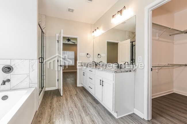 Building Photo - 4548 Western Woods Dr