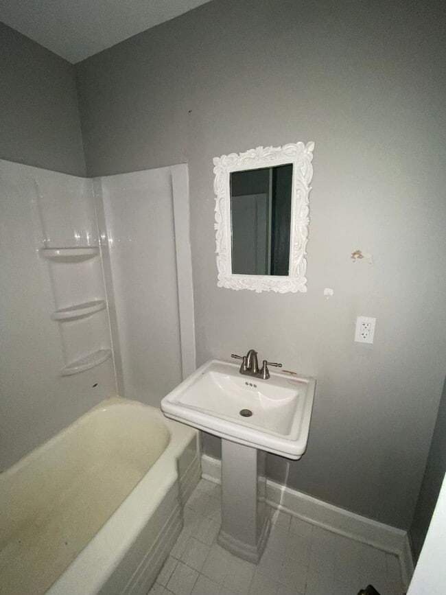 Building Photo - 1/1 duplex in shelby, nc