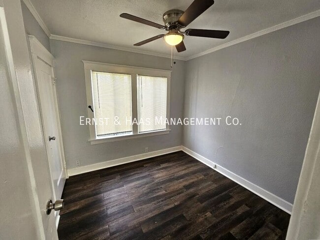 Building Photo - 1306 E Hellman St