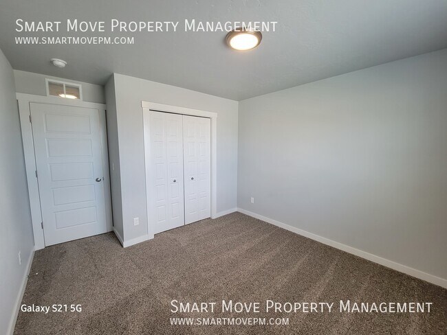 Building Photo - 6322 N Seacliff Ave