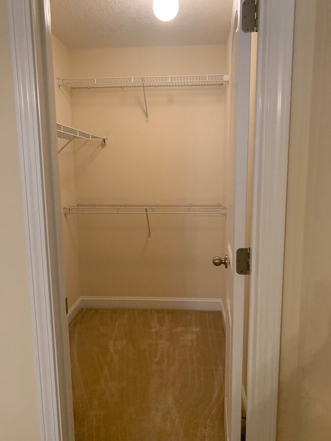 Building Photo - Beautiful Townhome for Rent