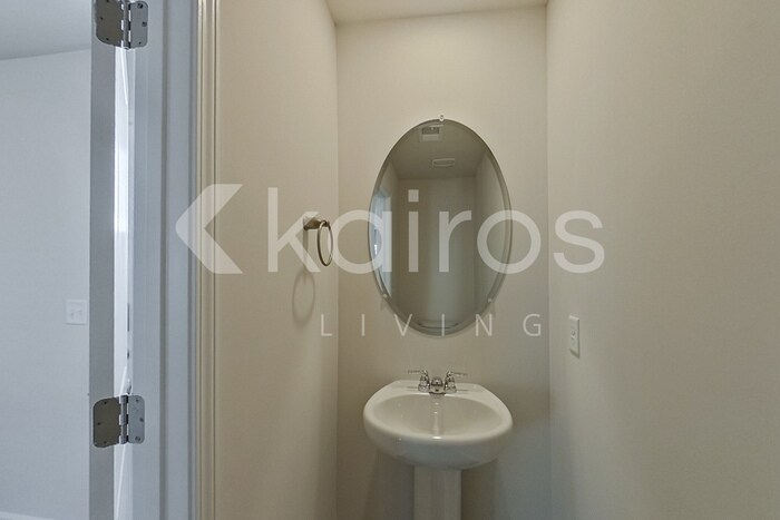 Building Photo - 126 Inez Ave