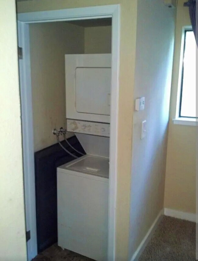 Building Photo - 59 Derow Ct