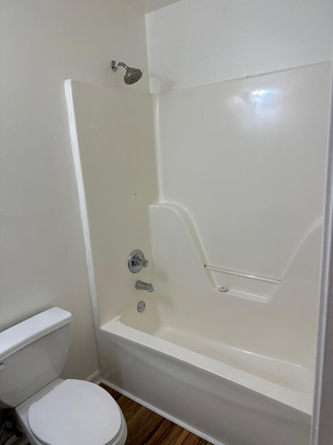 Building Photo - 108 Marshall Dr