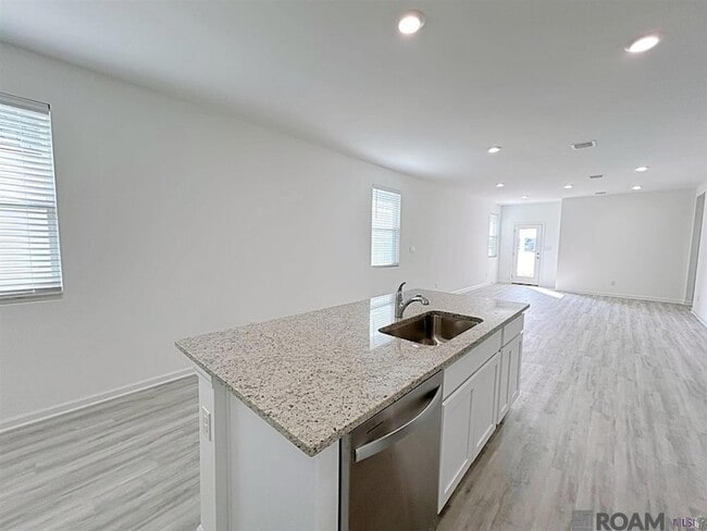 Building Photo - 1047 Drago Dr