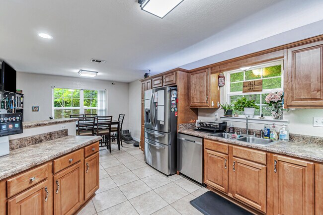 Building Photo - 121 Hillwood Dr