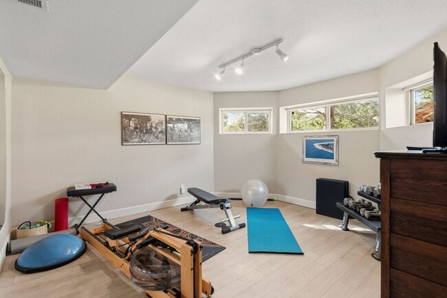 Building Photo - Stunning Fully Furnished Home in Roxborough Park!