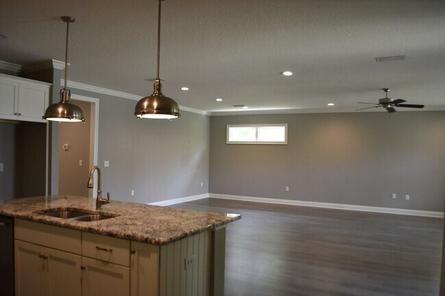Building Photo - Marina Village 3 Bedroom Available for Lease