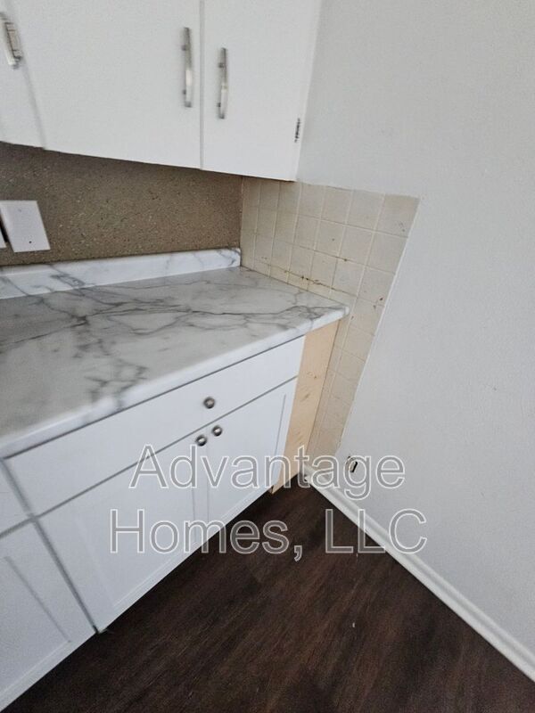 Building Photo - 1007 N Scott Ave