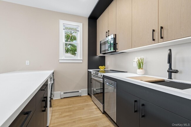 Building Photo - 8 Windle Park