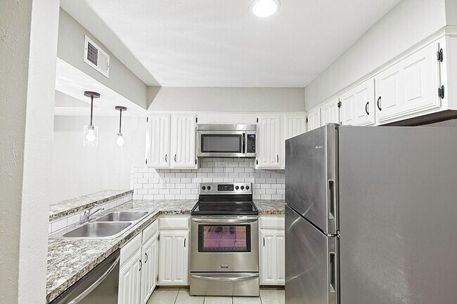 Building Photo - 889 Dublin Dr