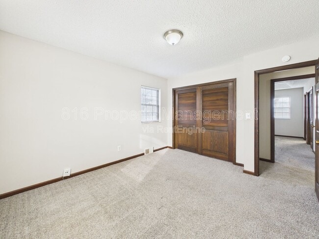 Building Photo - 3929 S Carriage Ln