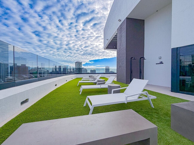 Building Photo - 225 N Miami Ave