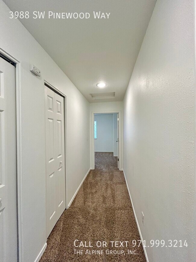Building Photo - 3988 SW Pinewood Way